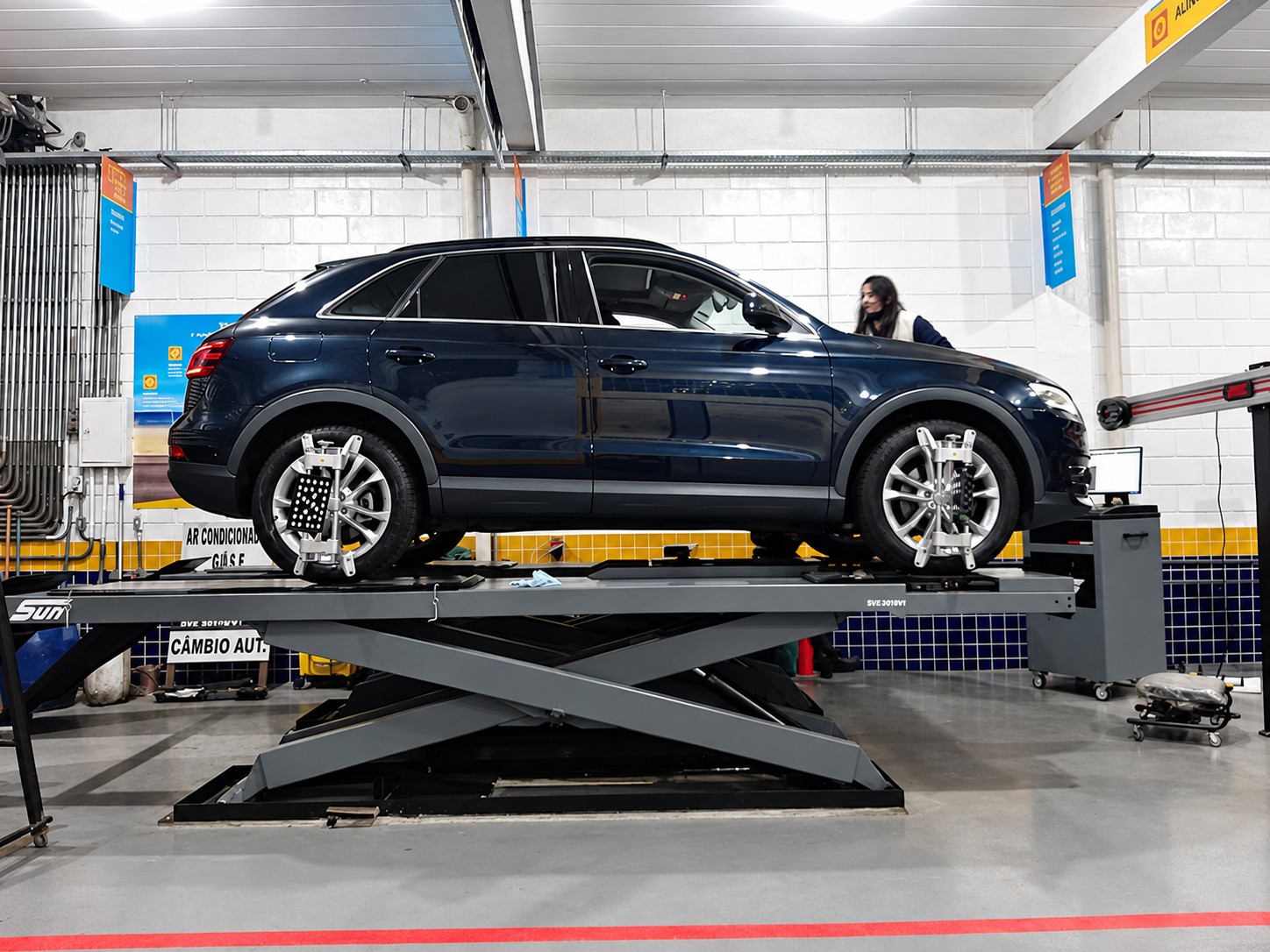 Veículo na área de serviço do Centro Automotivo Tobé